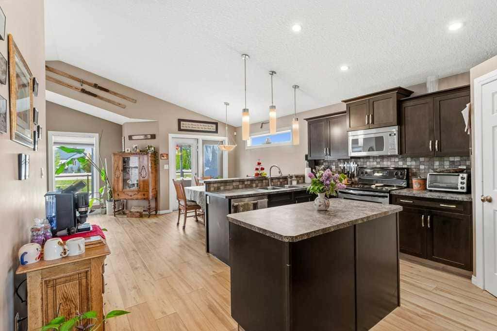 Photo of 38 Lucky Place, Sylvan Lake, AB T4S 0B1 (MLS # A2317451)