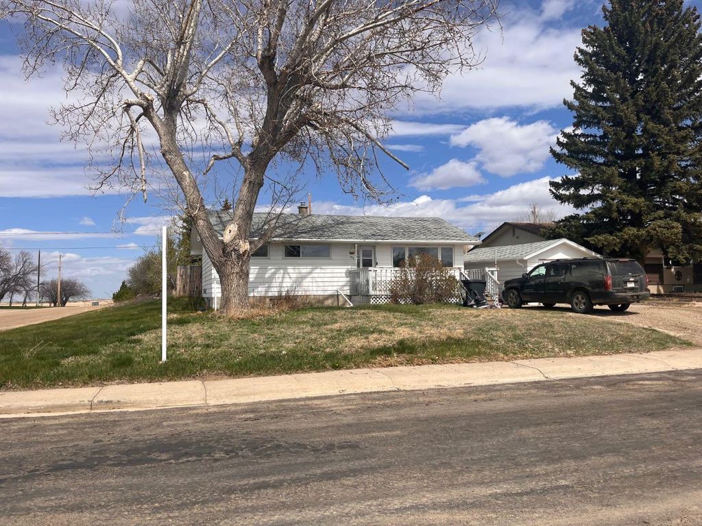 Photo of 409 6th Avenue, Warner, AB T0K 2L0 (MLS # A2309457)