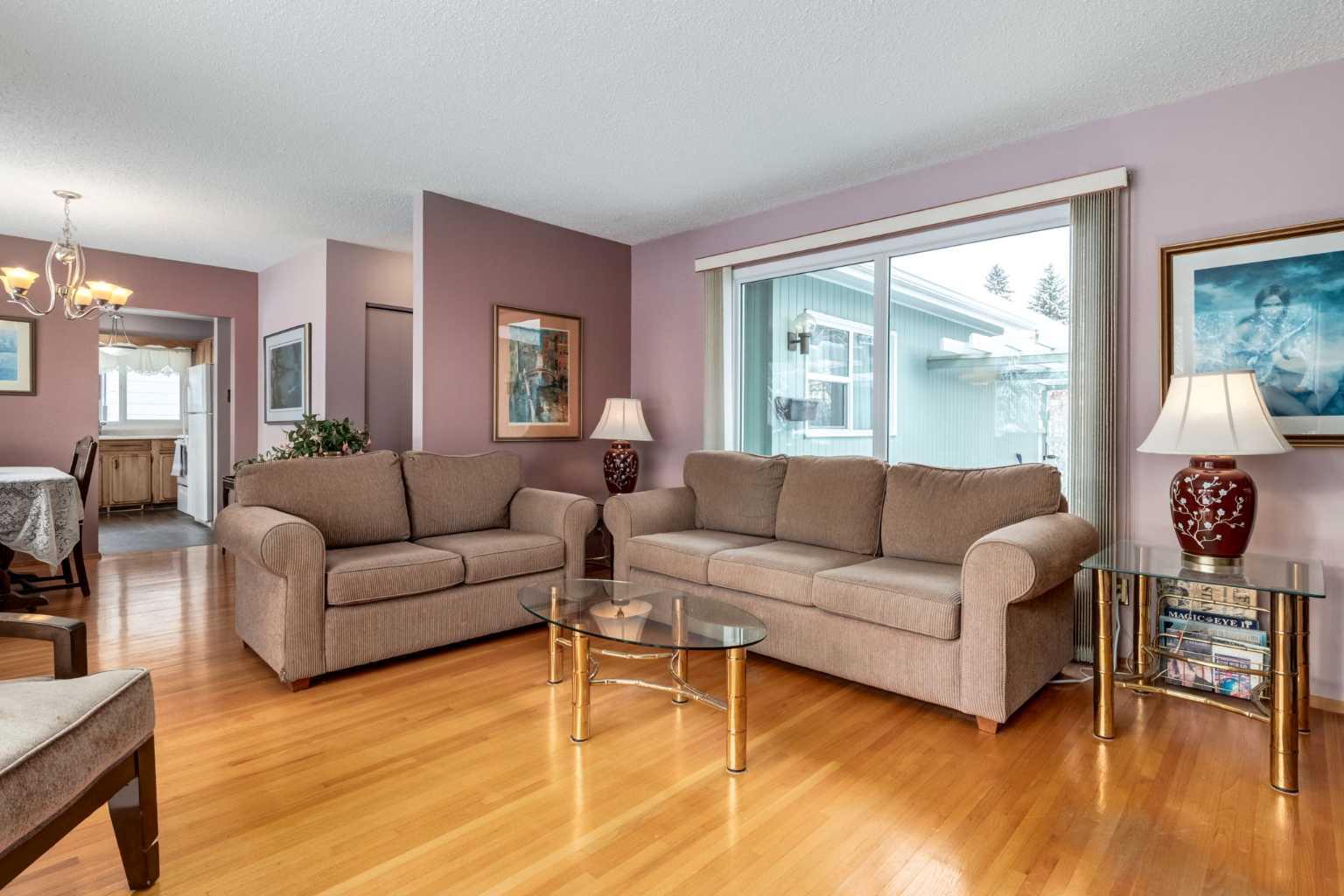 180 Maple Court Crescent SE