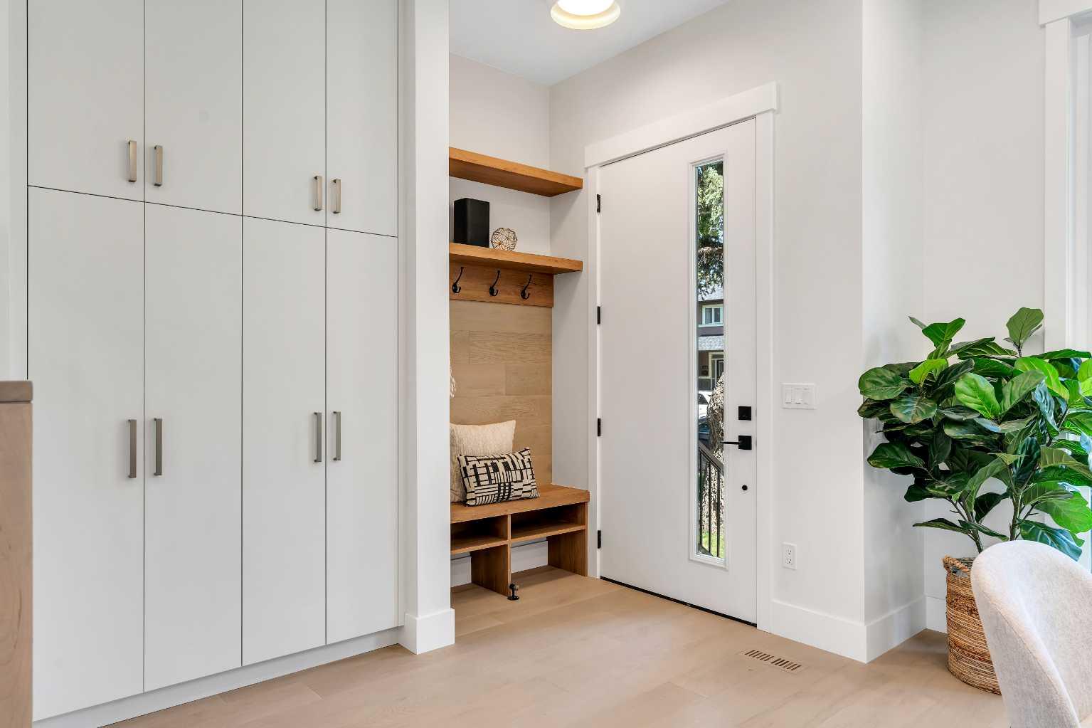 1130A Regent Crescent NE