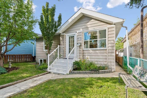 Photo of 708 18 Avenue NW, Calgary, AB T2M 0V1 (MLS # A2342163)