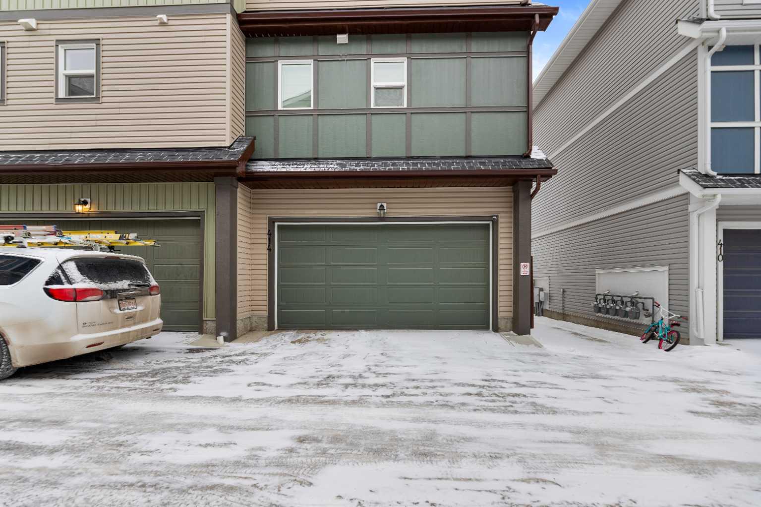 414 Corner Meadows Square NE