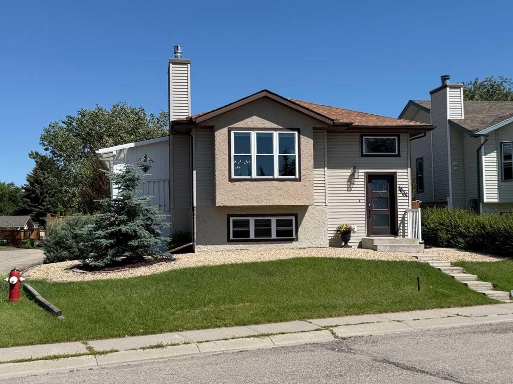 Photo of 1004 13 Street SE, High River, AB T1V 1L4 (MLS # A2341543)