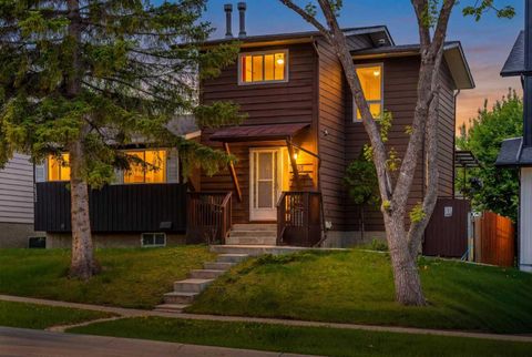Photo of 1455 Berkley Drive NW, Calgary, AB T3K 1T6 (MLS # A2318714)