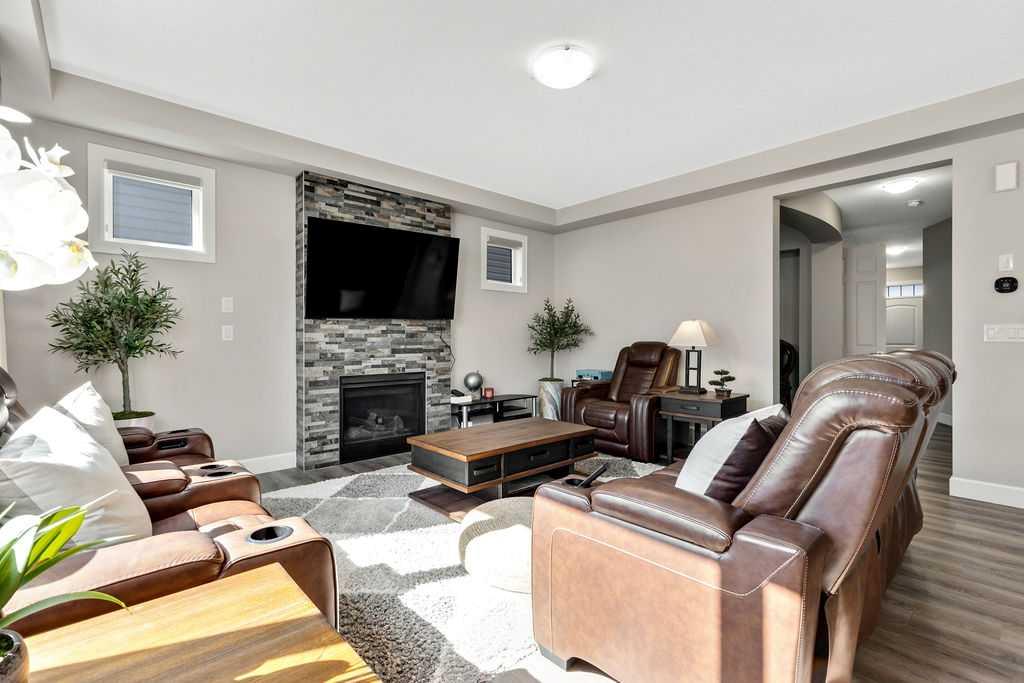 165 Carrington Close NW