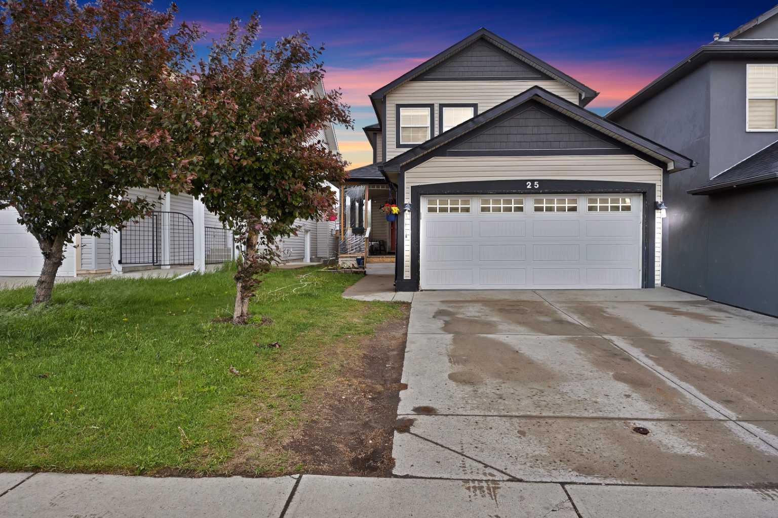 25 Martha's Meadow Place NE