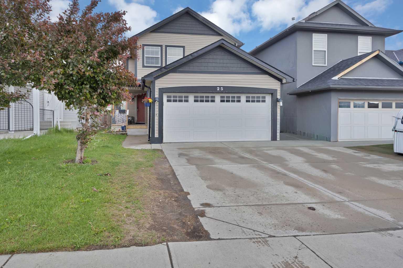 25 Martha's Meadow Place NE