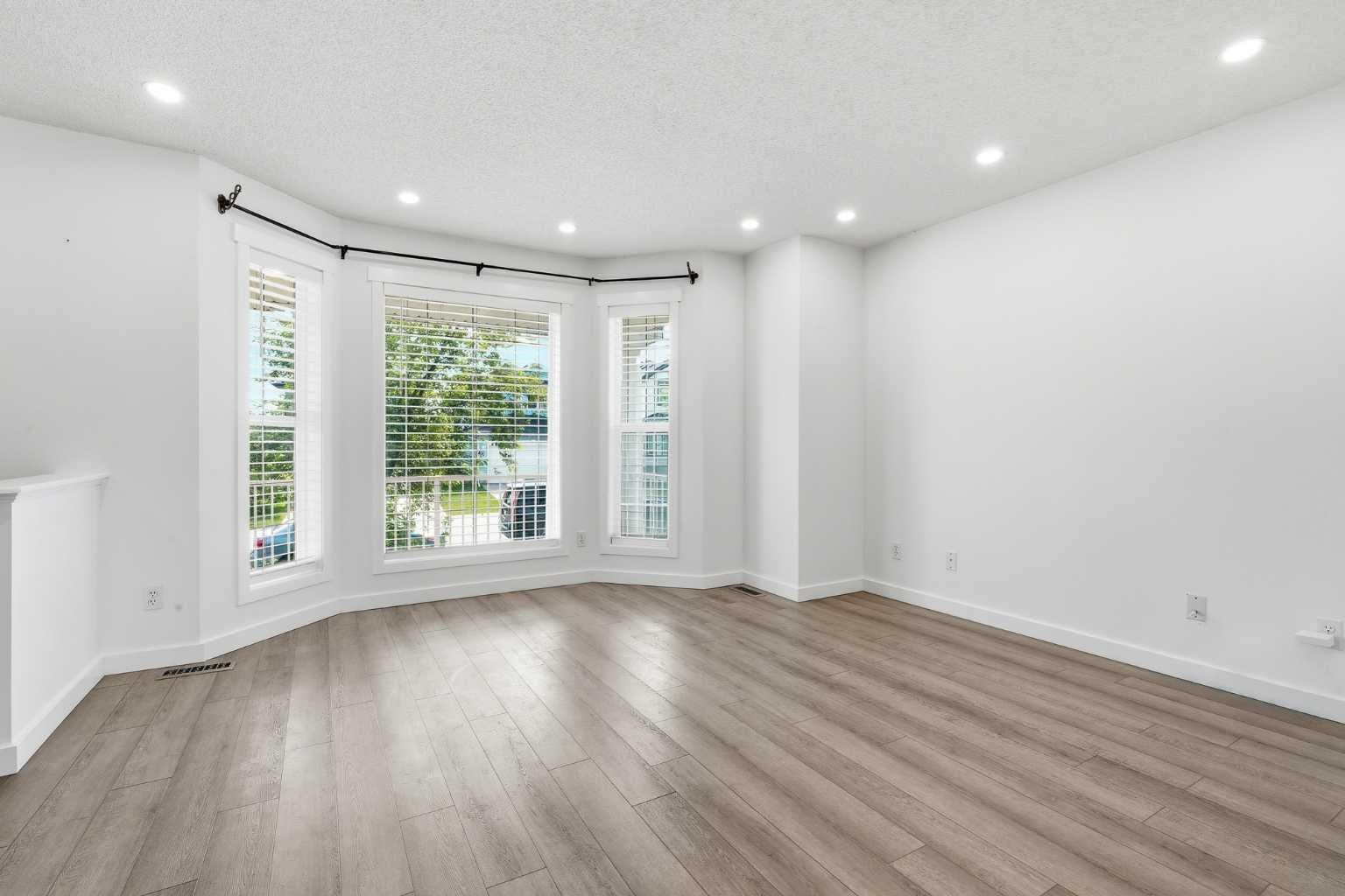 5 Coville Bay NE