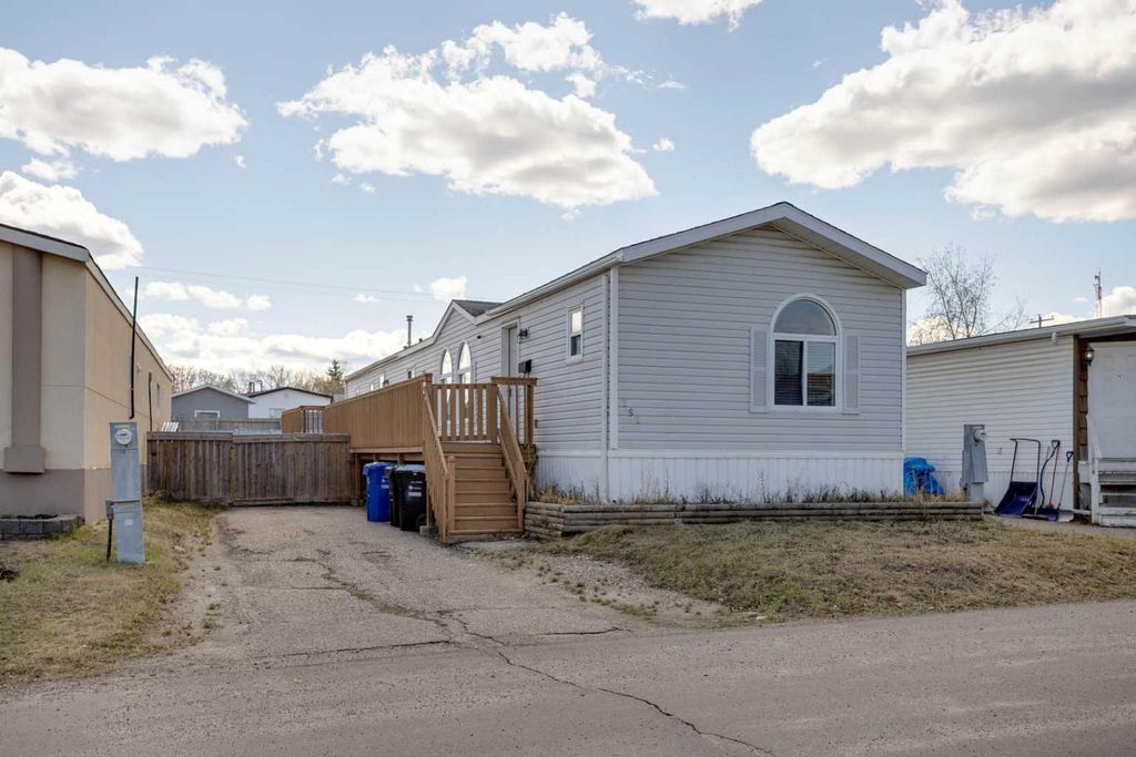 Photo of 252 Grandview Crescent, Fort McMurray, AB T9H 4X8 (MLS # A2313237)