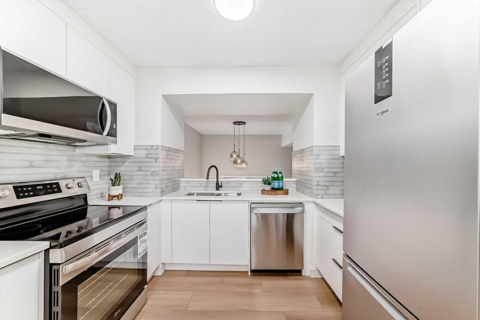 919 38 Street NE 305