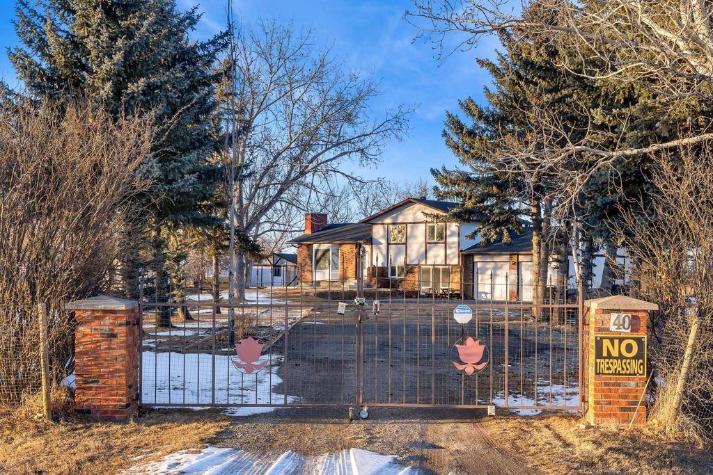 Photo of 40 Pleasant Range Place, Rural Rocky View County, AB T1Z 0H2 (MLS # A2292579)