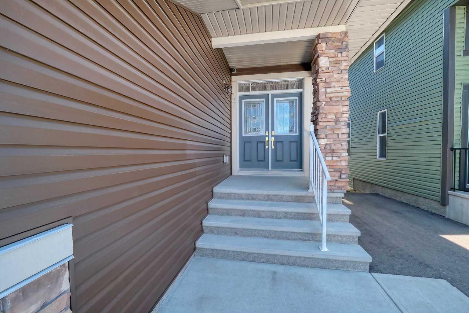 47 Saddlelake Way NE
