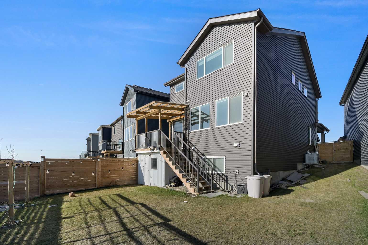 180 Howse Crescent NE