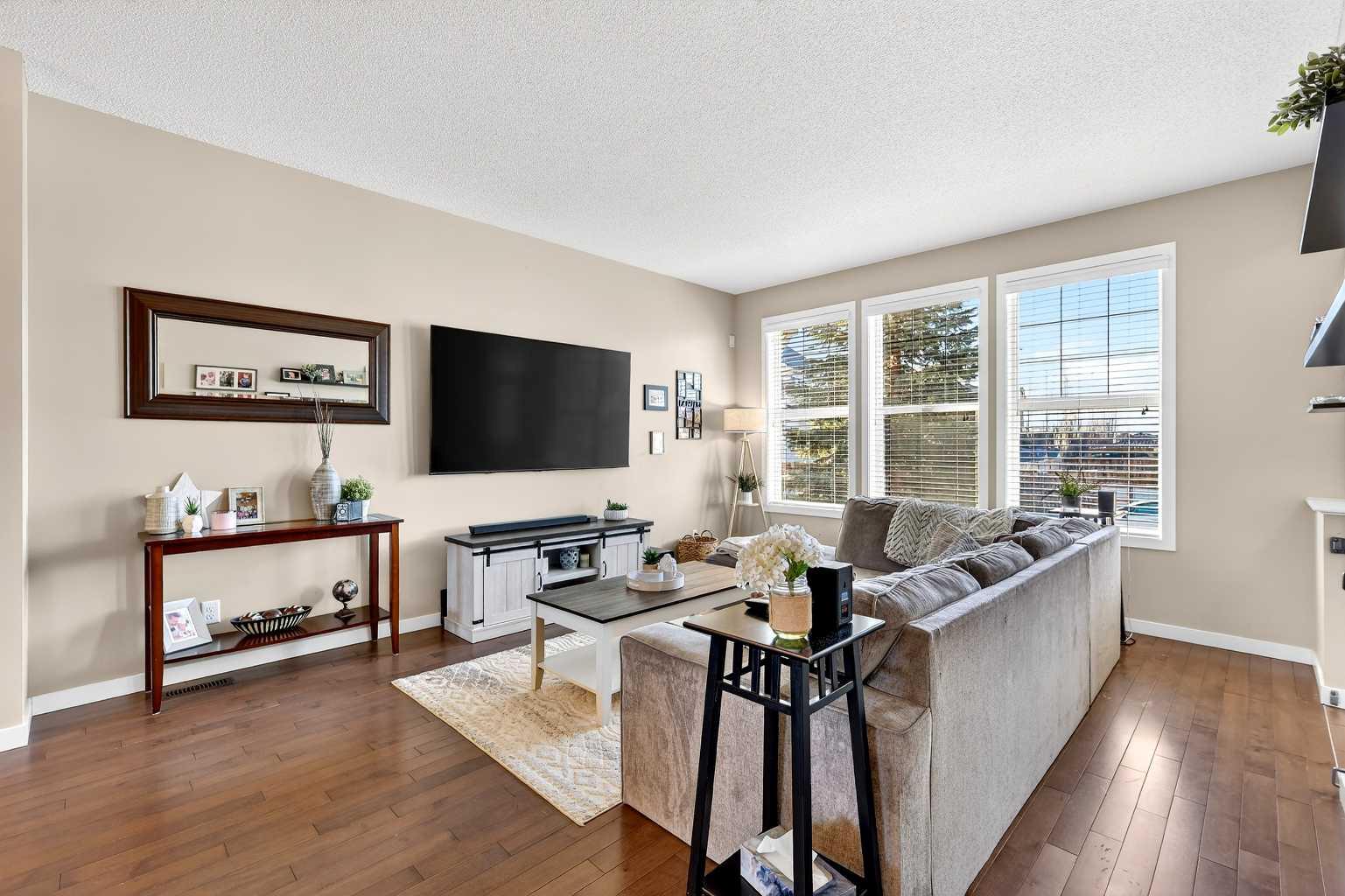 90 Walden Crescent SE