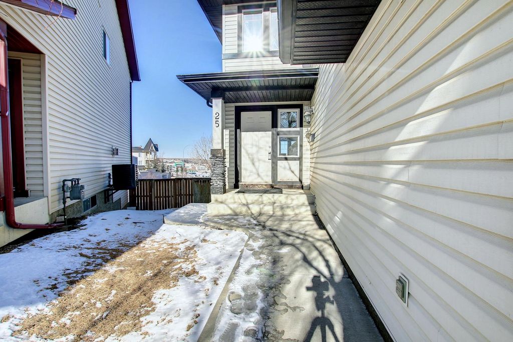 Photo of 25 Panamount Crescent NW, Calgary, AB T3K 5L7 (MLS # A2268363)