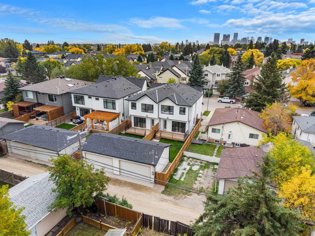 Photo of 420 32 Avenue NW, Calgary, AB T2M 2P9 (MLS # A2348816)