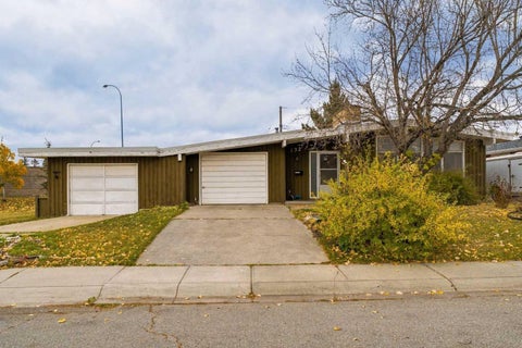 Photo of 132 Lake Wapta Rise SE, Calgary, AB T2J 2M9 (MLS # A2351173)