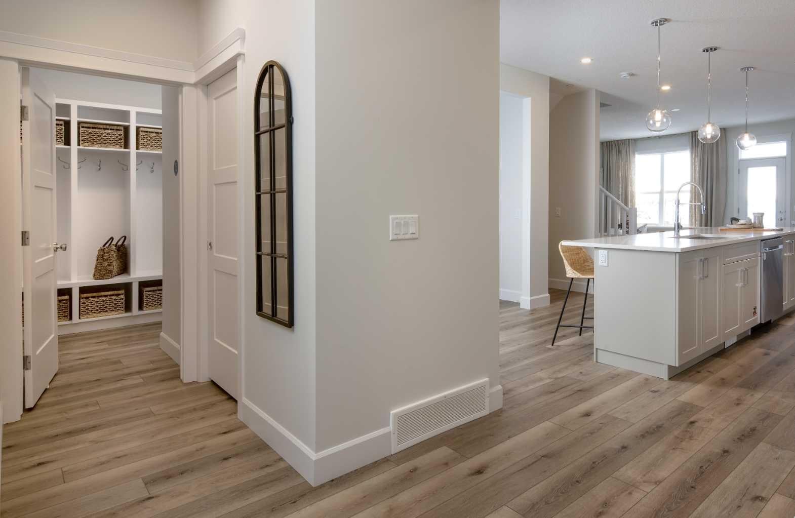 99 Mercado Crescent SE