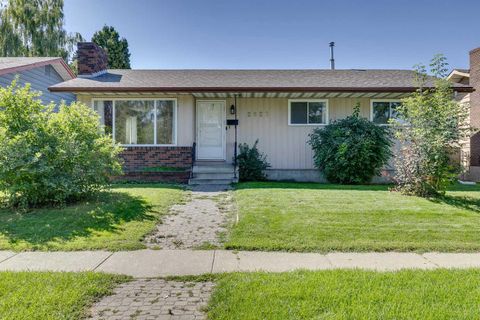 2823 Dover Ridge Drive SE Calgary AB T2B 2L2