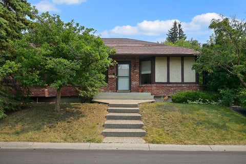 Photo of 80 Edforth Way NW, Calgary, AB T3A 3W2 (MLS # A2349020)