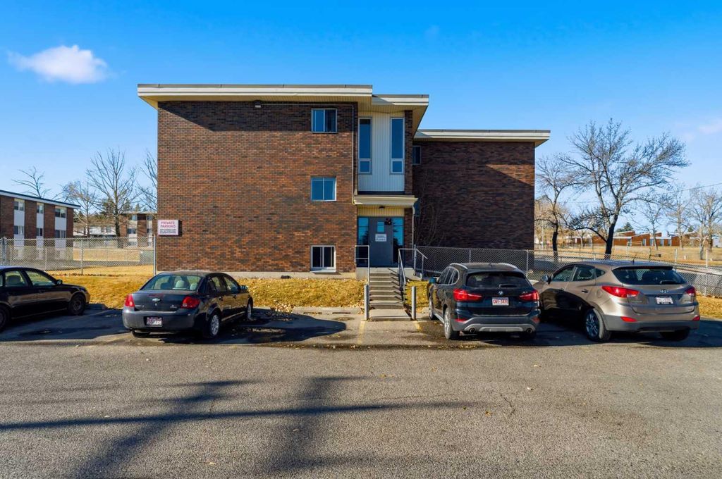 Photo of 231 64 Avenue NW #103, Calgary, AB T2K 0M1 (MLS # A2294733)