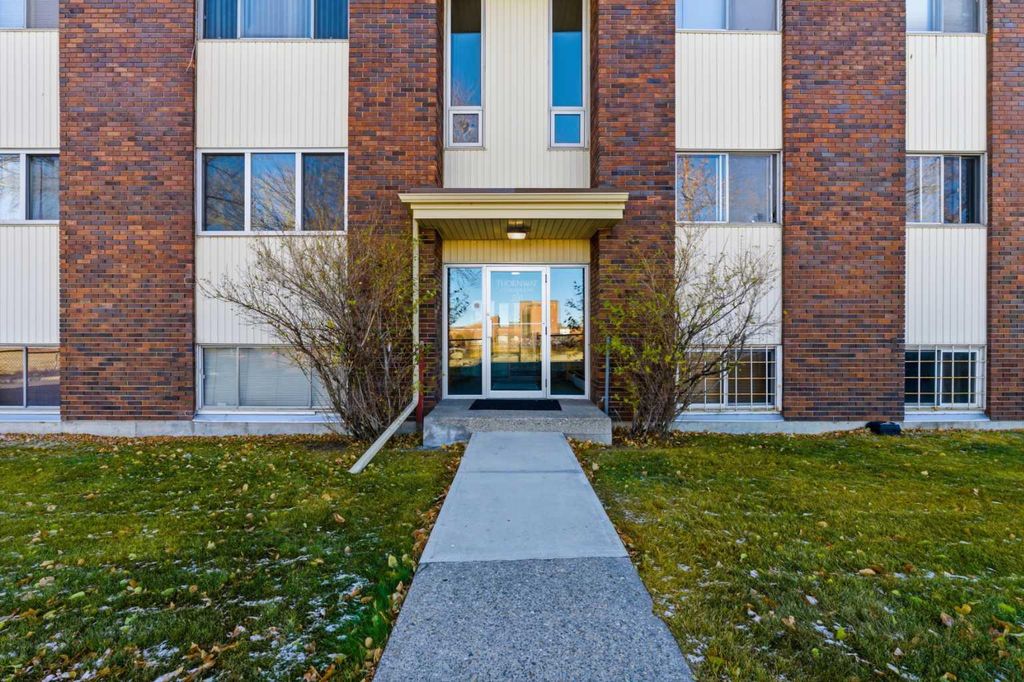 Photo of 231 64 Avenue NW #103, Calgary, AB T2K 0M1 (MLS # A2294733)