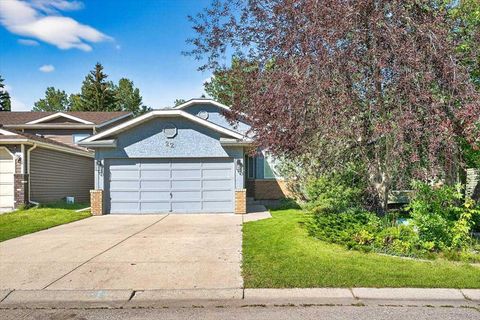 22 Shawinigan Rise SW Calgary AB T2Y 1Z6