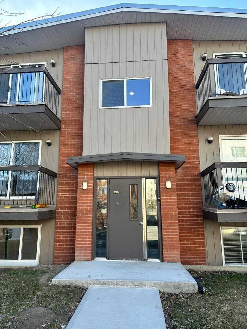 Photo of 723 5 Street NE, Calgary, AB T3E 2W7 (MLS # A2247596)