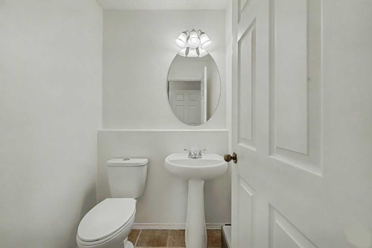 12 Tarawood Grove NE