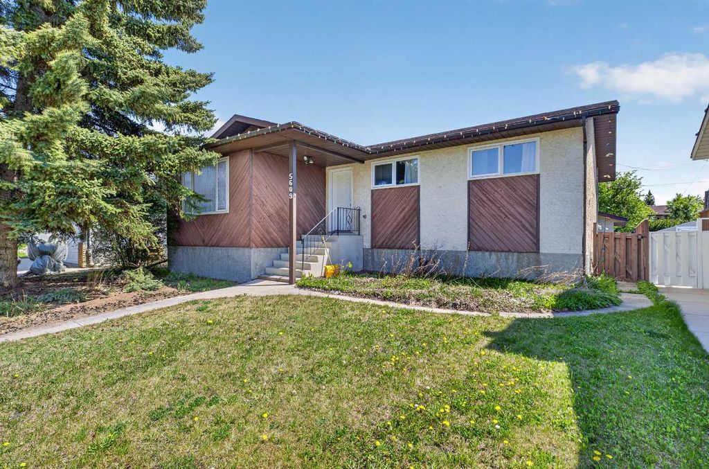Photo of 5609 Sherwood Crescent, Olds, AB T4H 1C5 (MLS # A2315829)