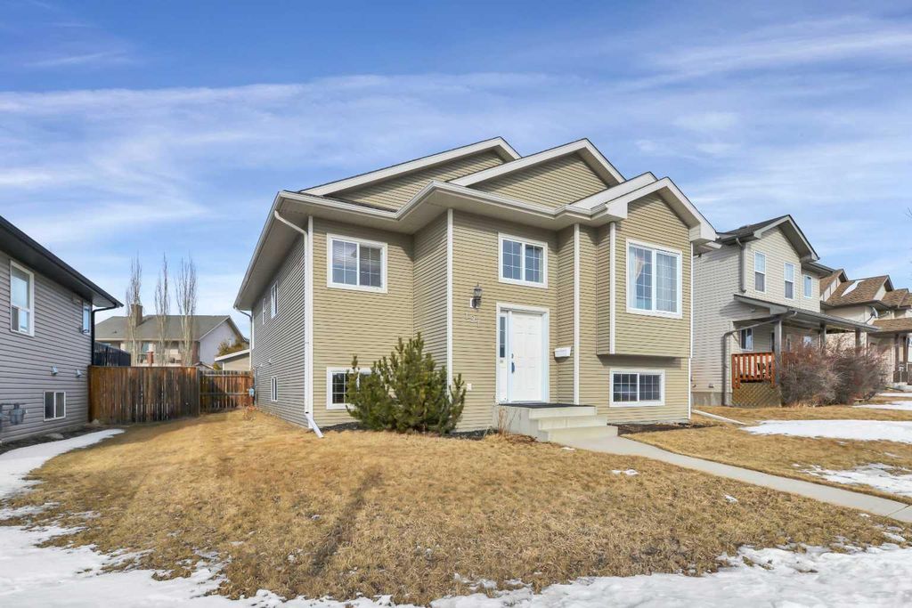 Photo of 191 Inglewood Drive, Red Deer, AB T4R 3S3 (MLS # A2288562)