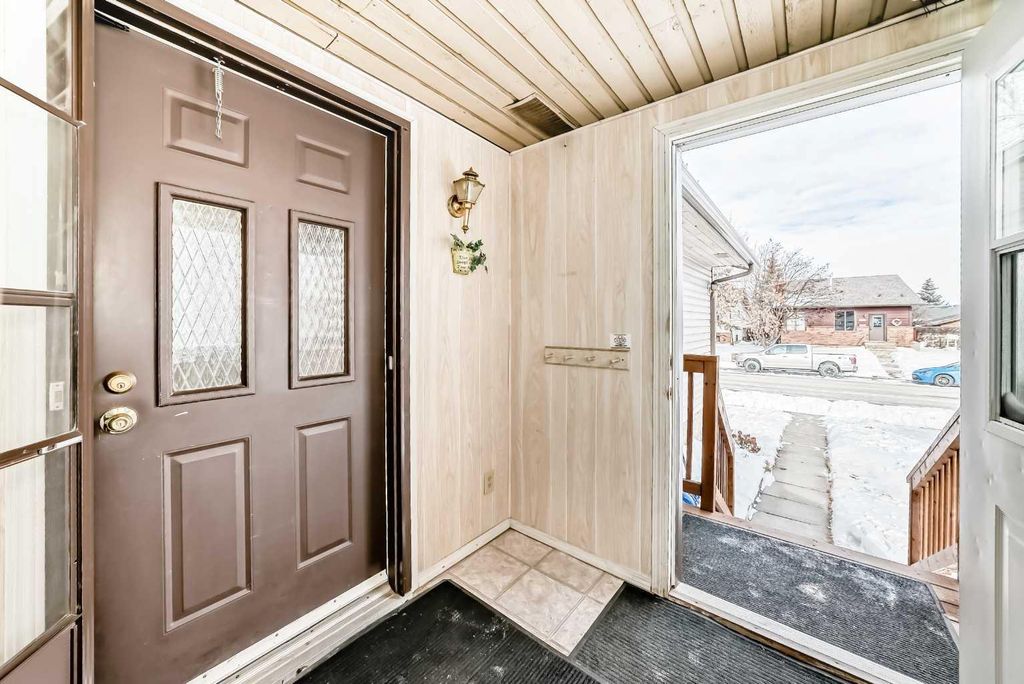 Photo of 1837 Meadowbrook Drive SE, Airdrie, AB T4A 1V5 (MLS # A2287190)