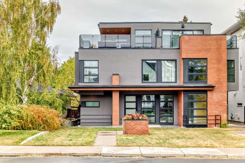 2132 27 Avenue SW Calgary AB T2T 1R7