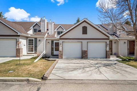 Photo of 147 Somervale Park SW, Calgary, AB T2Y 3J4 (MLS # A2305082)