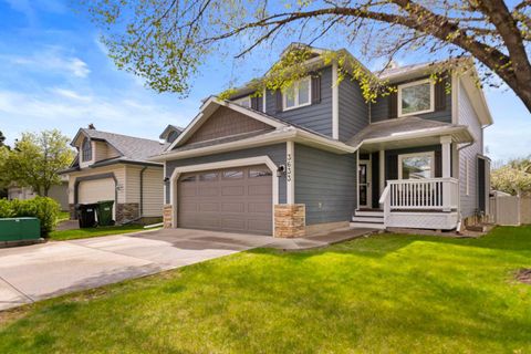 Tiny photo for 3633 Douglas Woods Heights SE, Calgary, AB T2Z 2G4 (MLS # A2313266)
