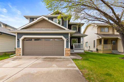 Photo of 3633 Douglas Woods Heights SE, Calgary, AB T2Z 2G4 (MLS # A2313266)