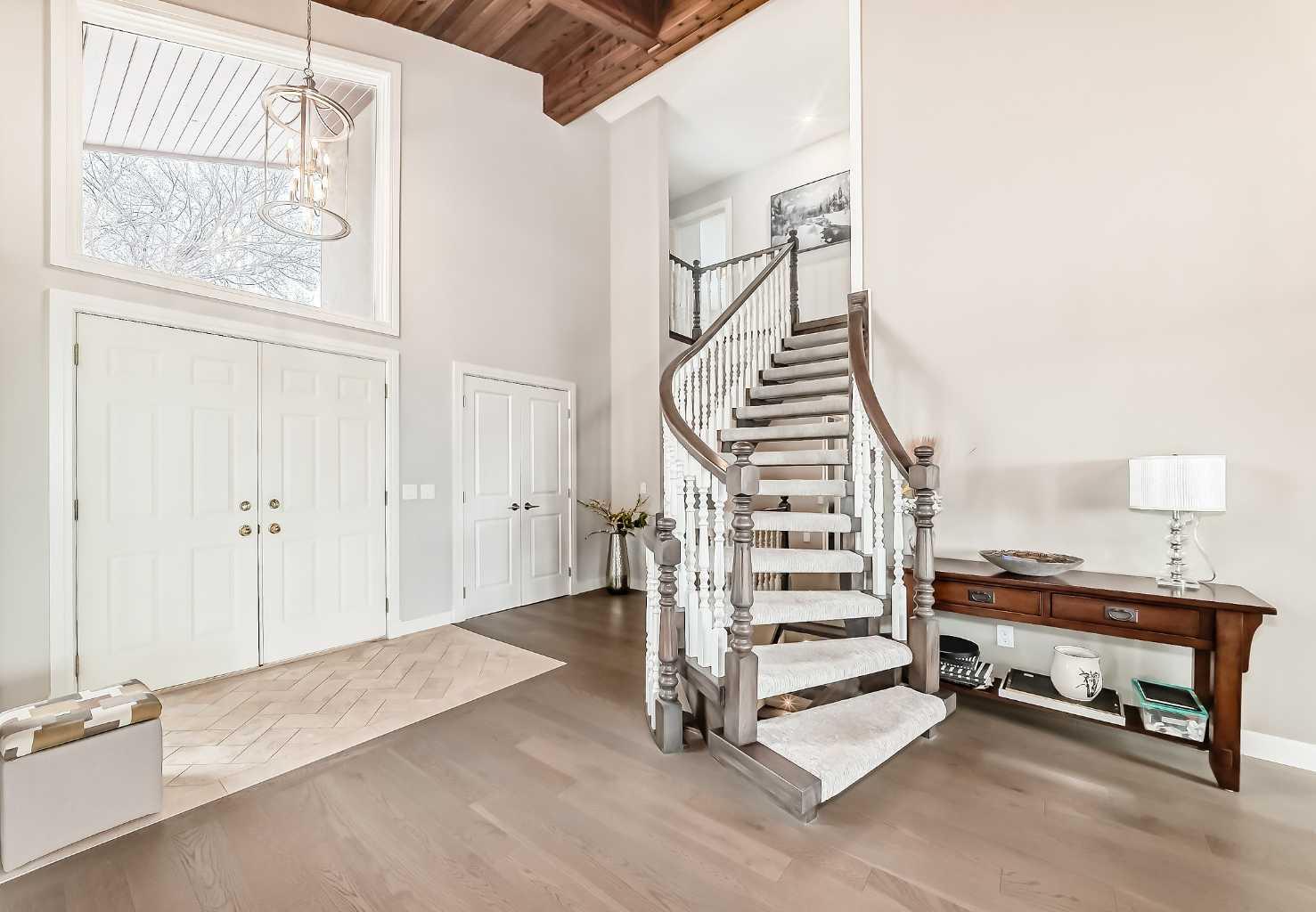 56 Patterson Crescent SW