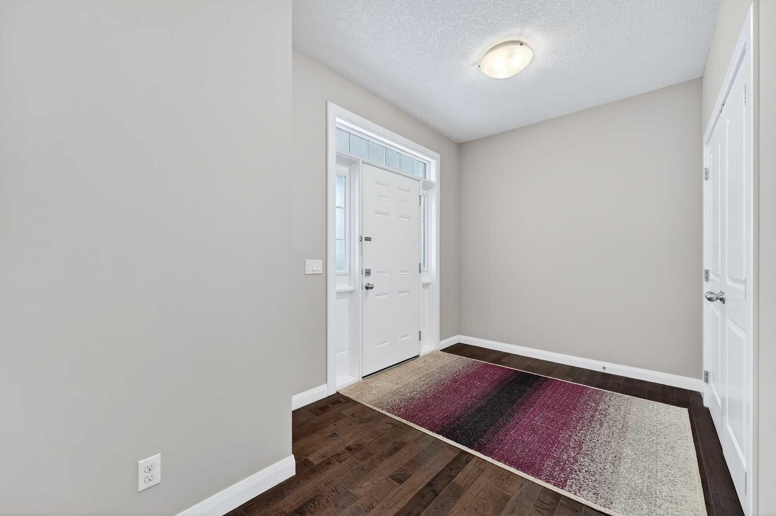 93 Silverado Bank Circle SW