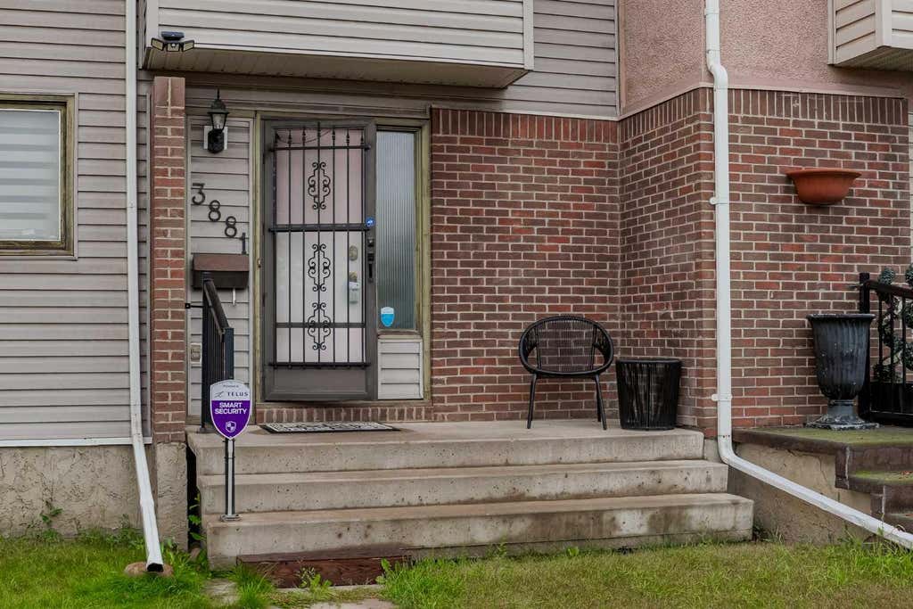 Photo of 3881 Fonda Way SE, Calgary, AB T2A 5R4 (MLS # A2337529)