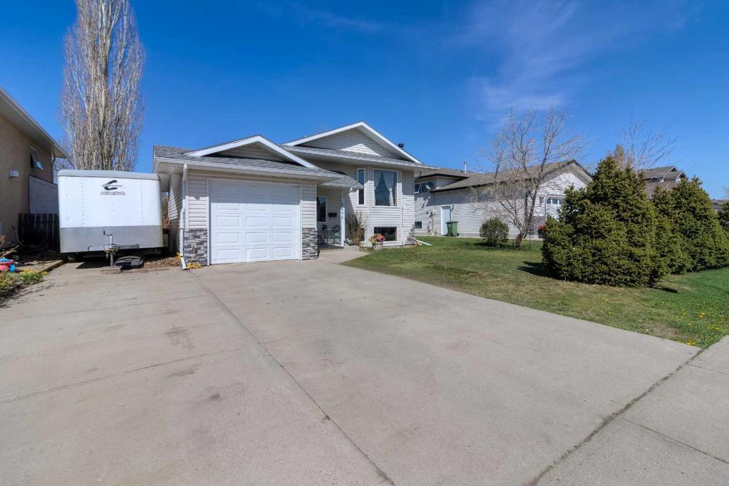 Photo of 2404 9 Street, Coaldale, AB T1M 1N5 (MLS # A2309904)