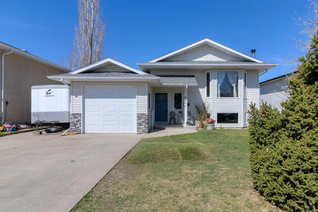 Photo of 2404 9 Street, Coaldale, AB T1M 1N5 (MLS # A2309904)