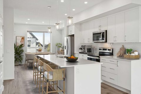 54 Evanscrest Manor NW Calgary AB T3P 2A3