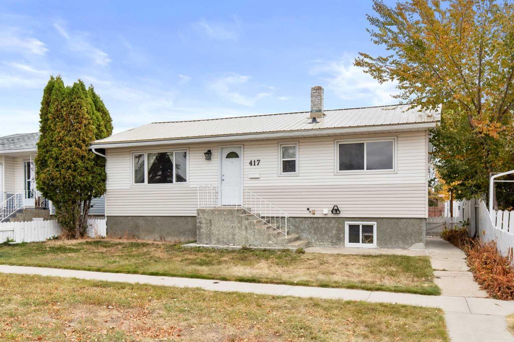 Photo of 417 2 Street SE, Redcliff, AB T0J 2P0 (MLS # A2265349)