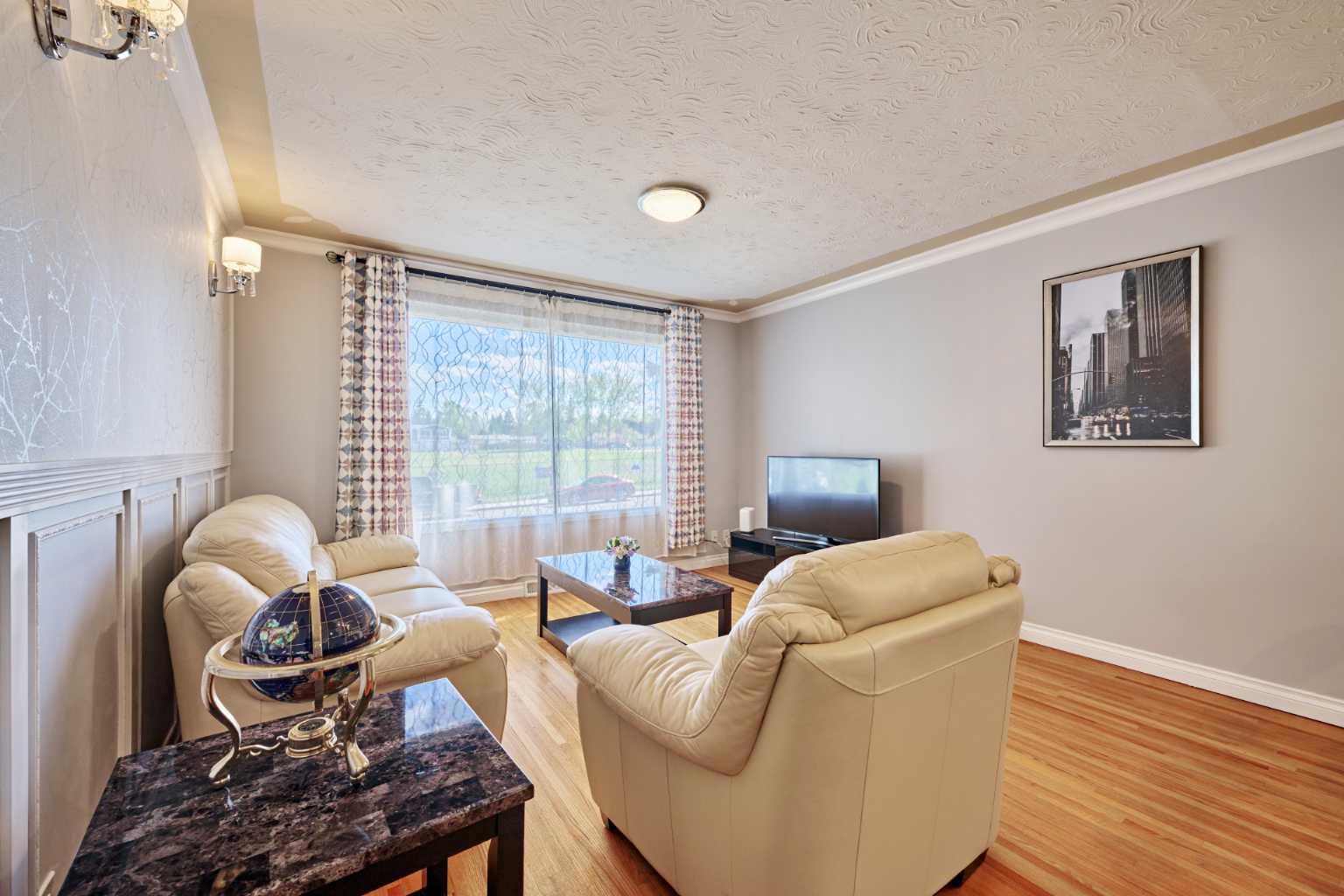 812A 69 Avenue SW