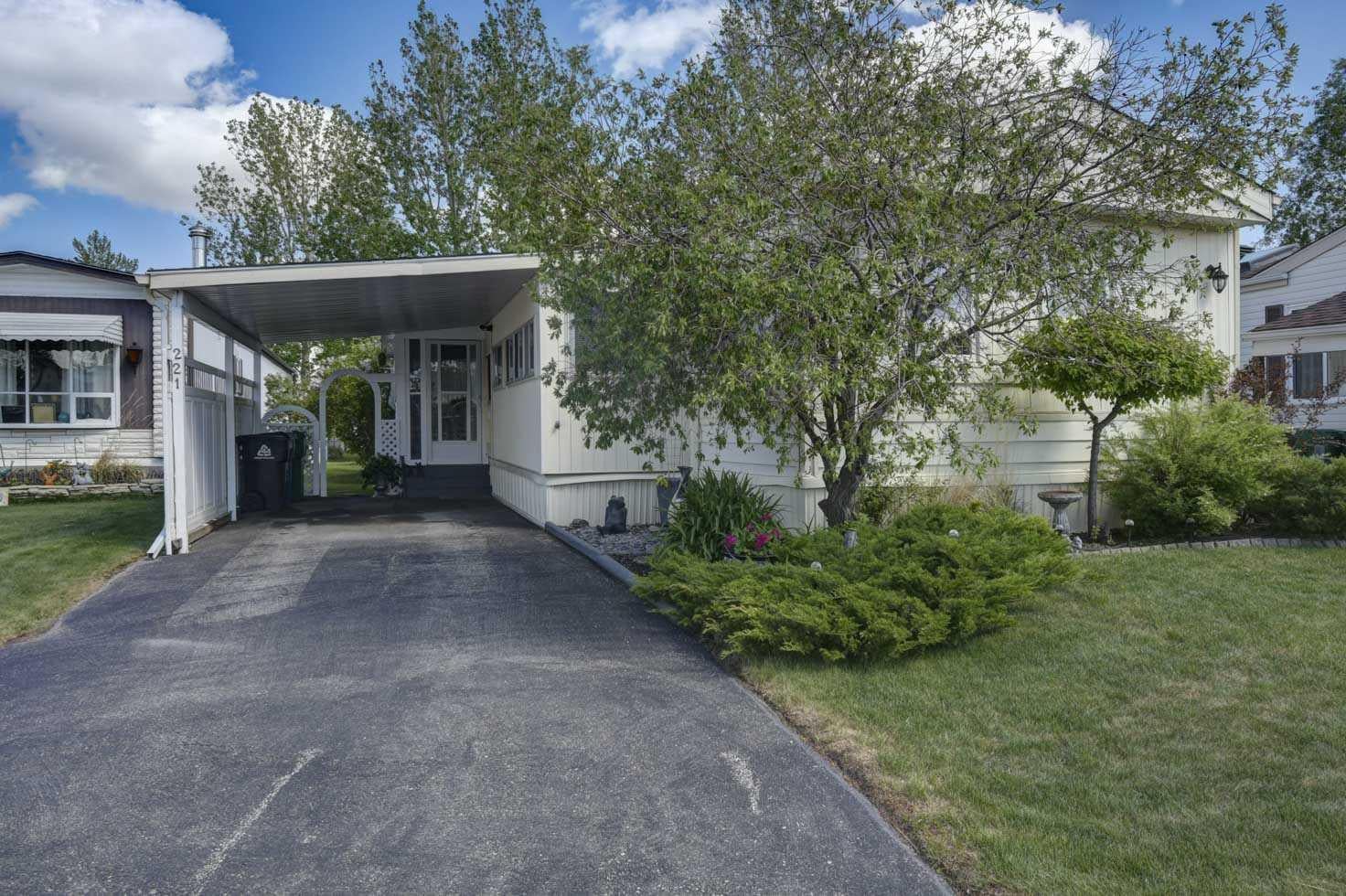99 Arbour Lake Road NW 221