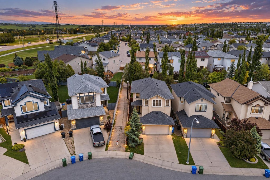 Photo of 60 Tuscany Ridge Crescent NW, Calgary, AB T3L 3C7 (MLS # A2350804)