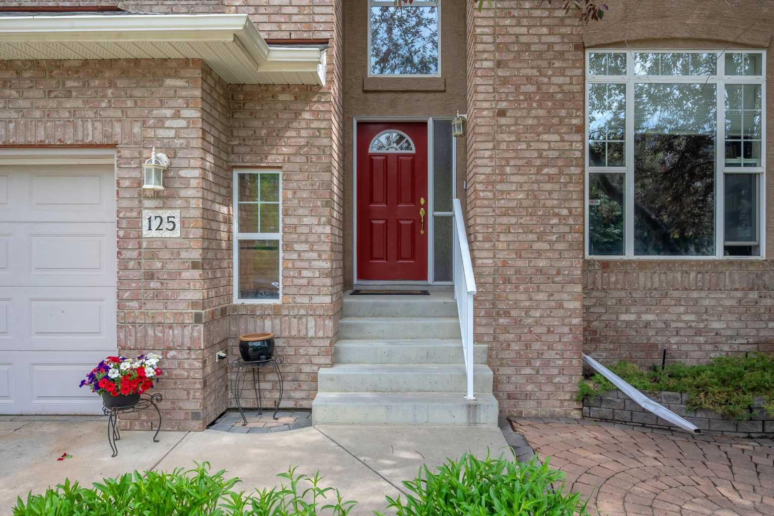 125 Strathlea Court SW
