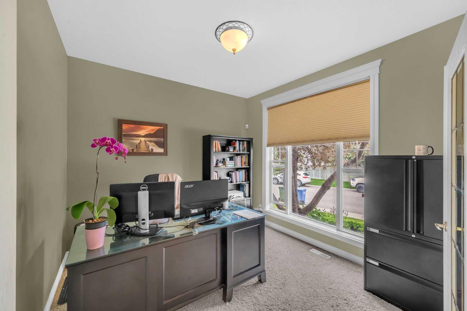 125 Strathlea Court SW