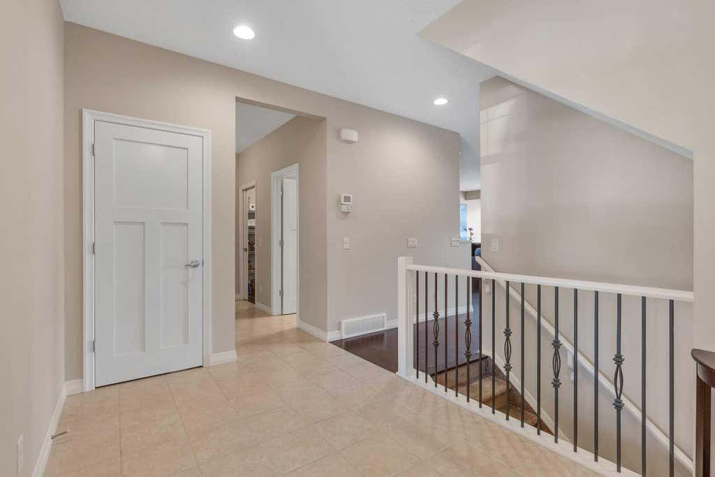 Photo of 224 Panamount Point NW, Calgary, AB T3K 0H8 (MLS # A2319398)