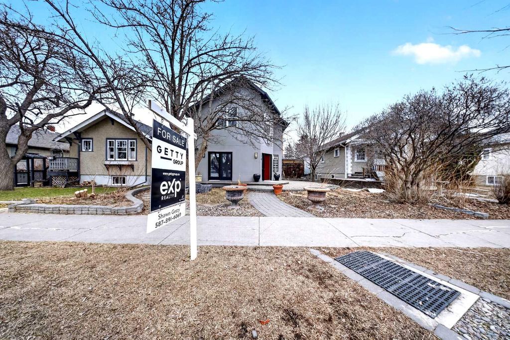 Photo of 714 7 Avenue NE, Calgary, AB T2E 0N5 (MLS # A2296979)